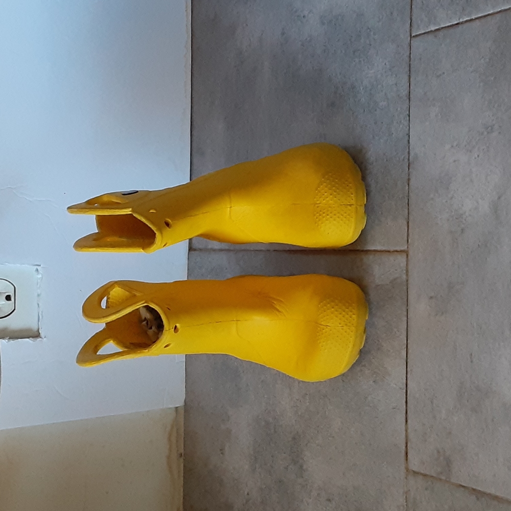 CROCS  SIZE  8 KIDS - Picture 3 of 5